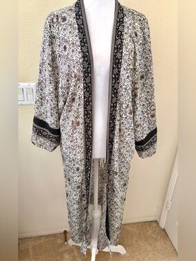 PYTHIA Floral  Silk Kimono in Cream with Black and Taupe Flowers